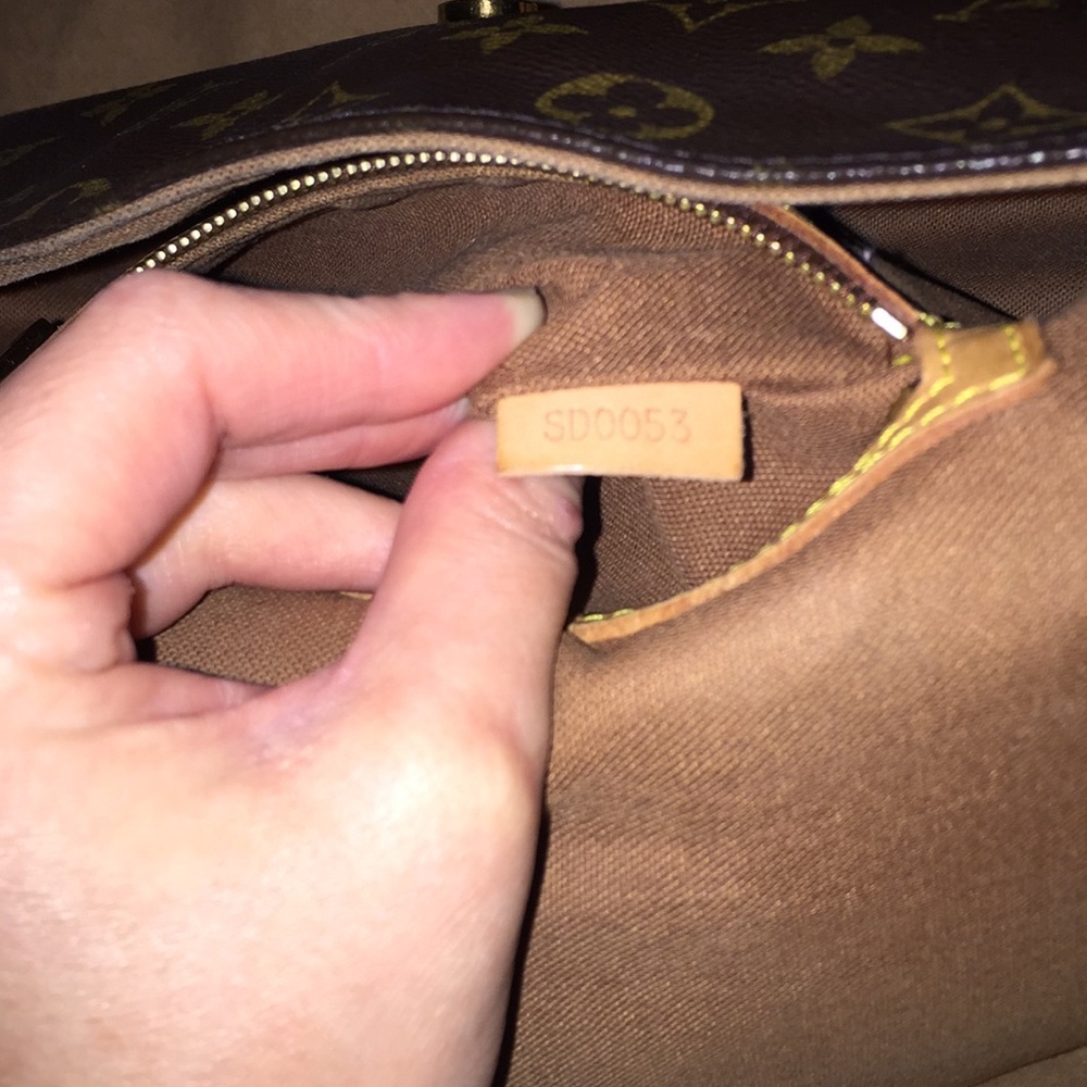 Authentic Louis Vuitton Mini Looping Shoulder Bag - Picture 3 of 7